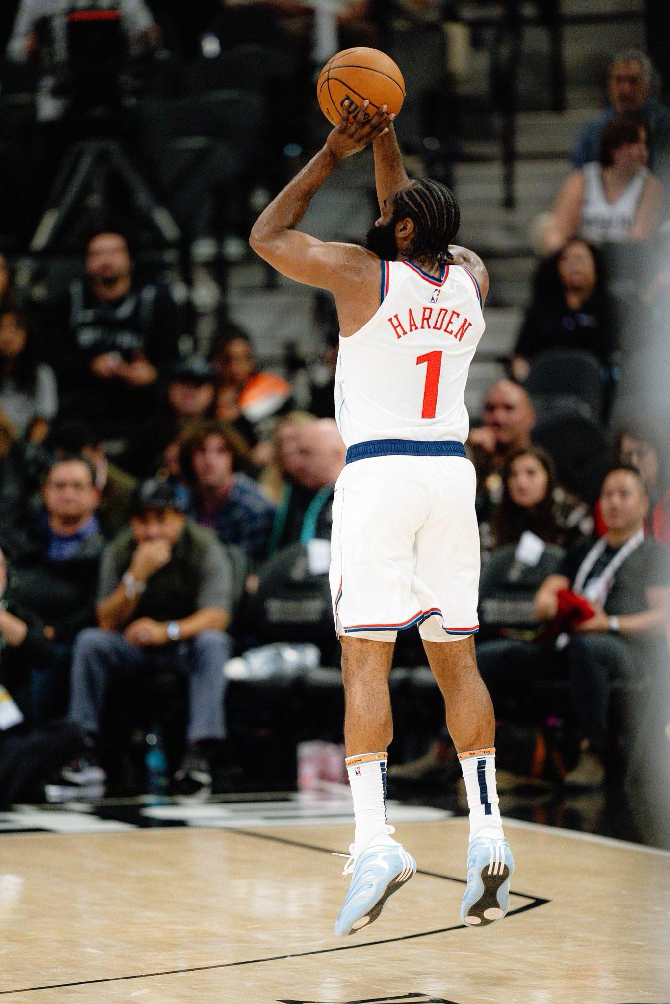 风云突变！洛杉矶快船今晨回应争议，CBA常规赛版图或变，质疑声仍在，球探报告显示潜力(今晨查房患儿解大便2次颜色正)