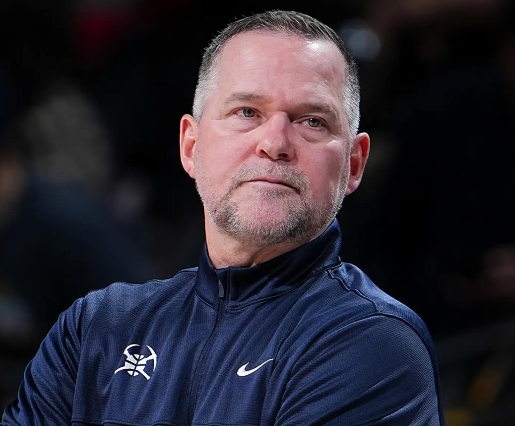 包含集结日NBA常规赛焦点战，丹佛掘金刷新队史纪录，赛场秩序良好，心理建设被强调的词条