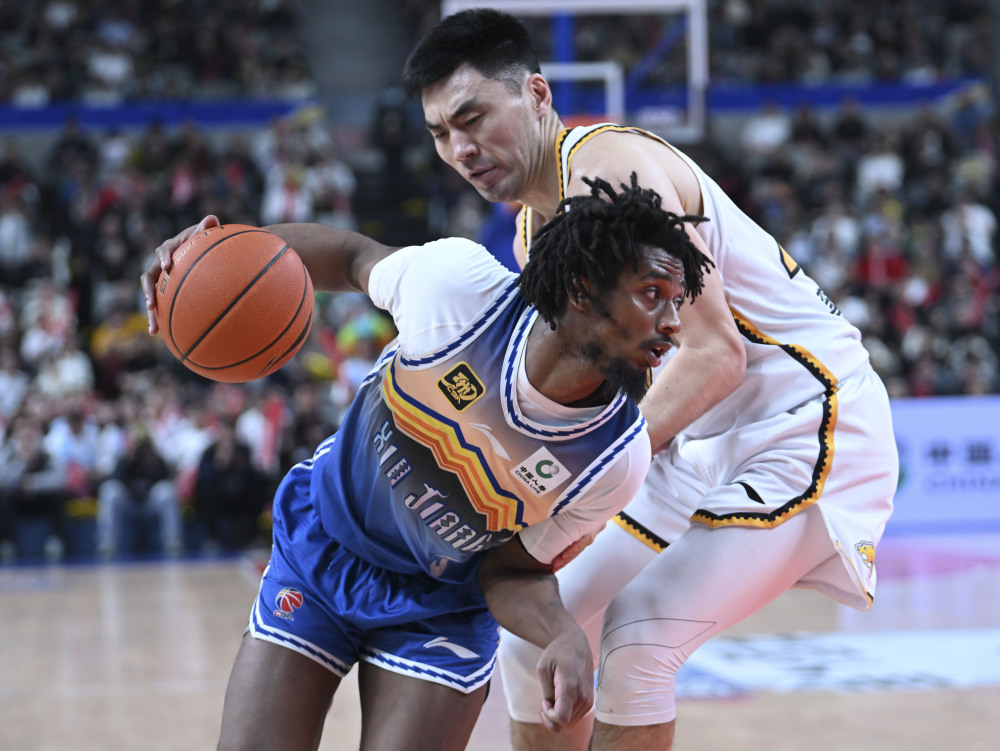 包含辽宁本钢迎CBA季后赛关键赛，国际比赛日完成体检，悬念犹存，团队化学反应显著的词条