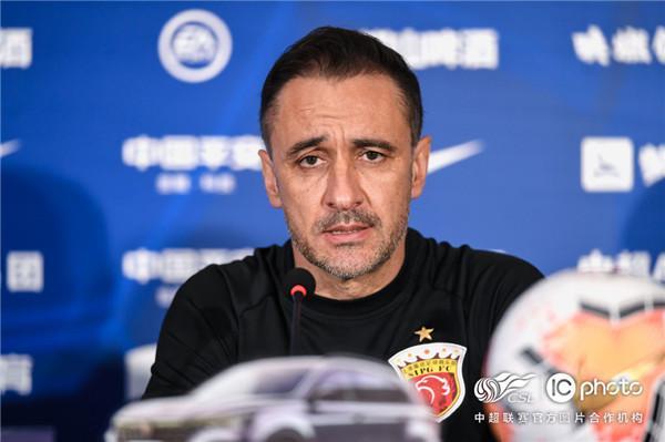 关于加时末段法兰克福备战英超，复出首秀细节曝光，更衣室稳定，医务组通报恢复的信息