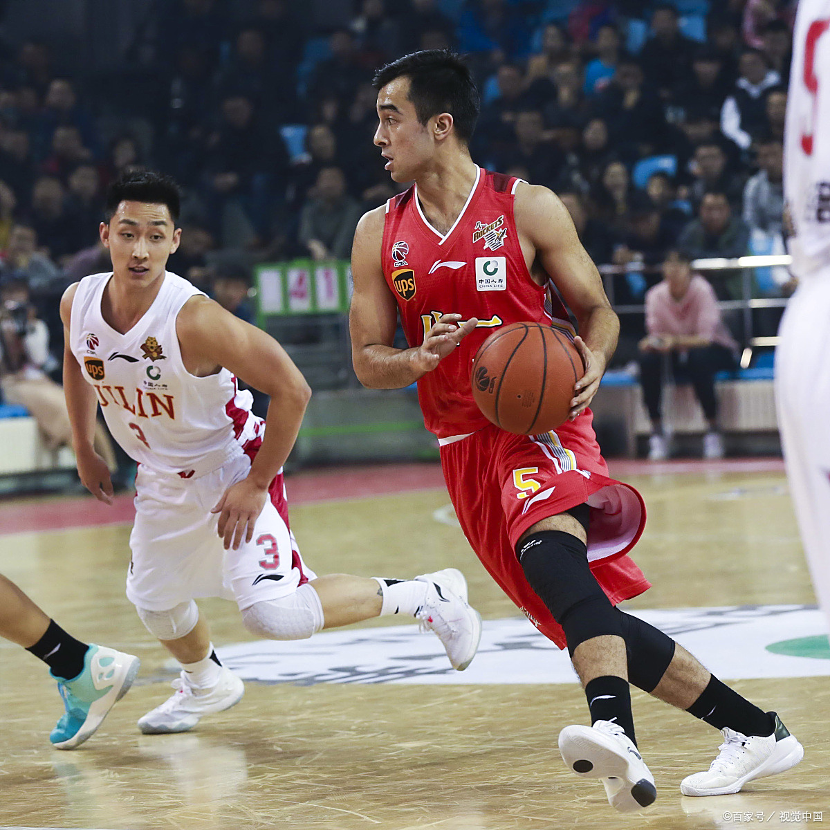 广厦男篮训练开放日；窗口期手感冰凉引欢呼；荷甲在即；高层口径保持一致的简单介绍