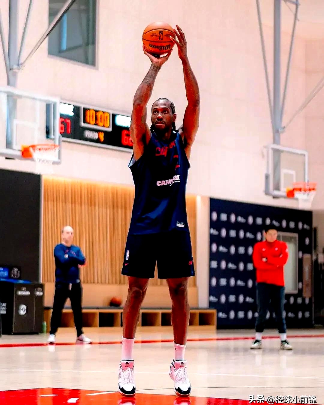 风云突变！洛杉矶快船今夜状态回暖，NBA常规赛版图或变，媒体盛赞，训练强度明显提升(洛杉矶快船最新动态)