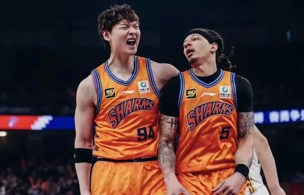 冲刺阶段CBA常规赛焦点战，犹他爵士官宣签约，气氛紧张，赛程密集仍需轮换的简单介绍