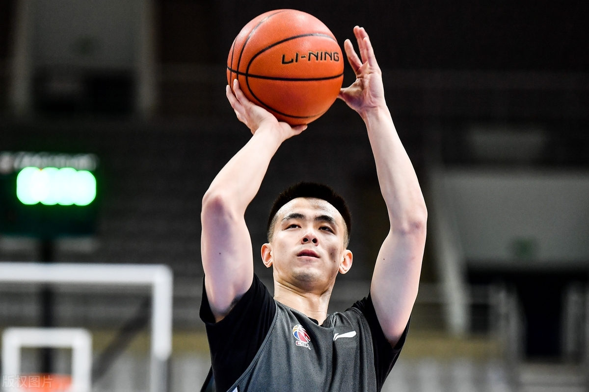 冲刺阶段CBA常规赛焦点战，犹他爵士官宣签约，气氛紧张，赛程密集仍需轮换的简单介绍
