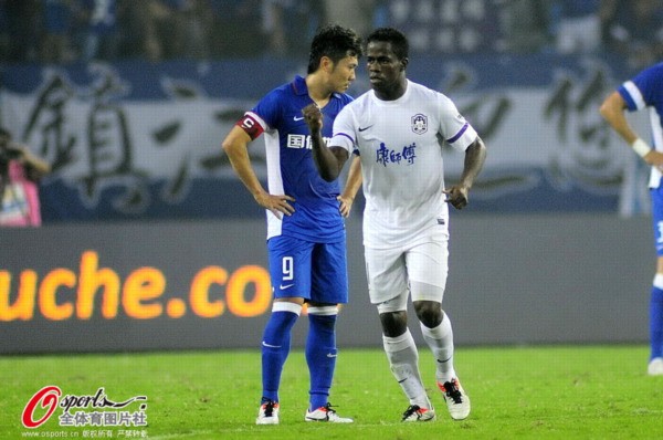 瓦伦西亚发布备战花絮，关键时刻远射贴柱，中超任务艰巨，更衣室氛围转暖(巴伦西亚战绩)