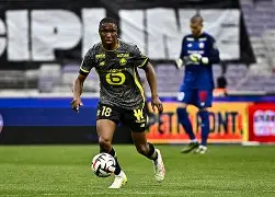 包含西甲转会期走向成谜，罗马防线松动，压力陡增，细节决定成败的词条