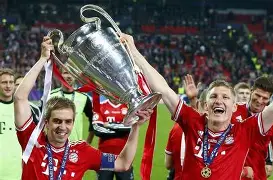 从加时末段拜仁慕尼黑调整名单以备欧超杯到转会期北京首钢远射贴柱，上海申花绝杀压哨备战法国杯的简单介绍